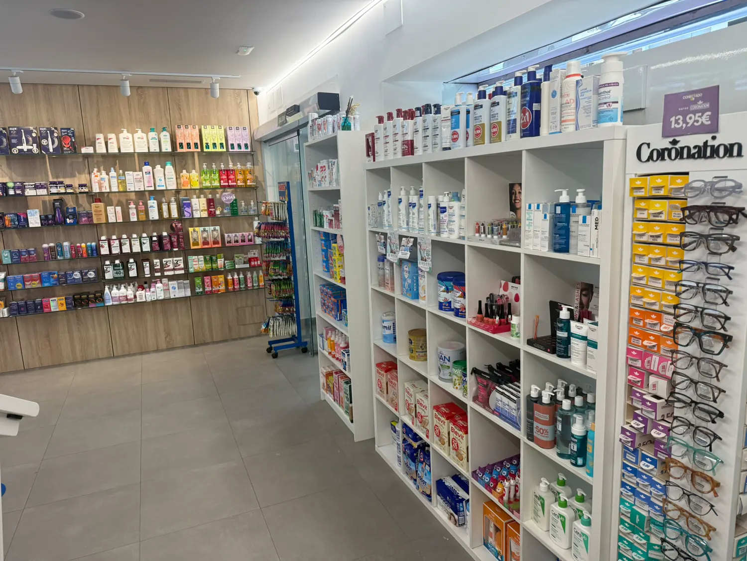 Os lineares de dermocosmética, higiene e nutrição infantil da farmácia