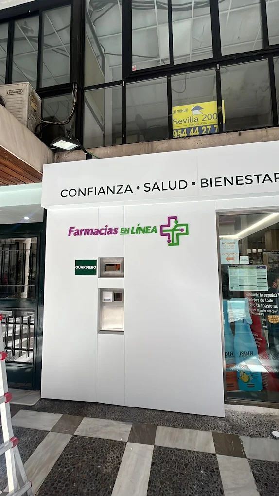 Cajero automático Guardiero de recogida 24 horas en la fachada